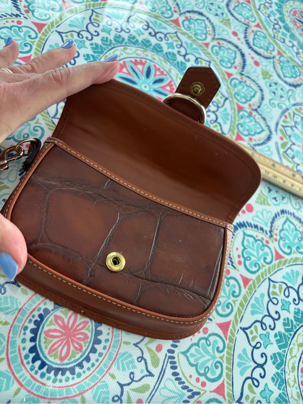 Dooney & Bourke vintage small clutch with wrist strap. - Picture 6 of 7